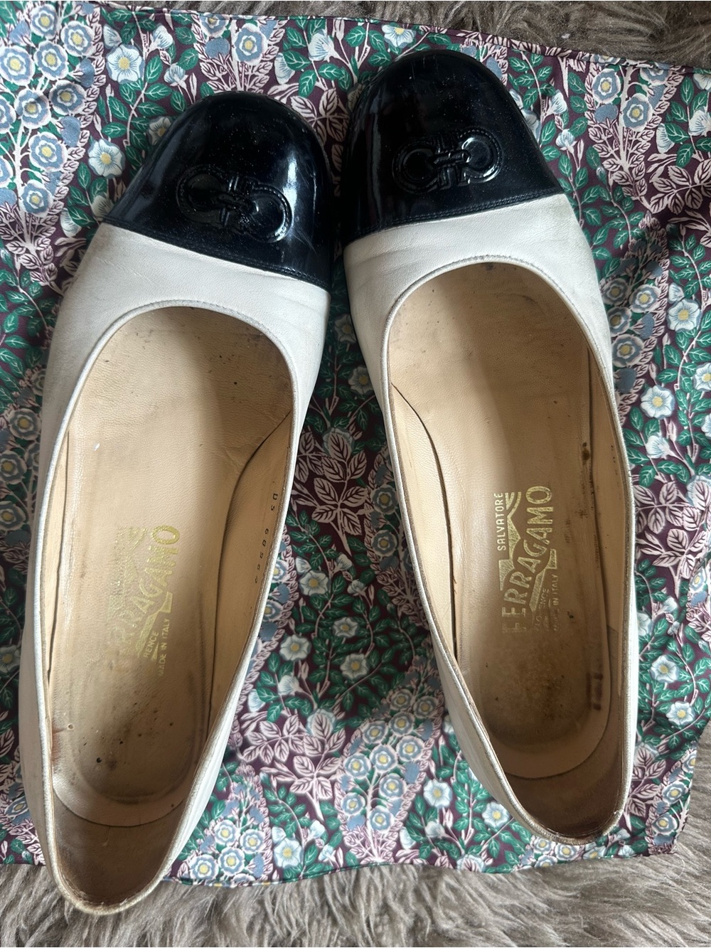Salvatore Ferragamo Black Patent and White Leather Cap-Toe Ballet Flats 7.5 C